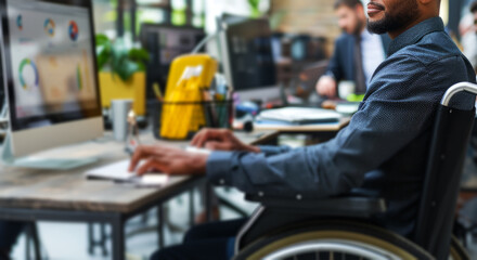 Obraz premium Handicapped office worker in a wheelchair working with a team