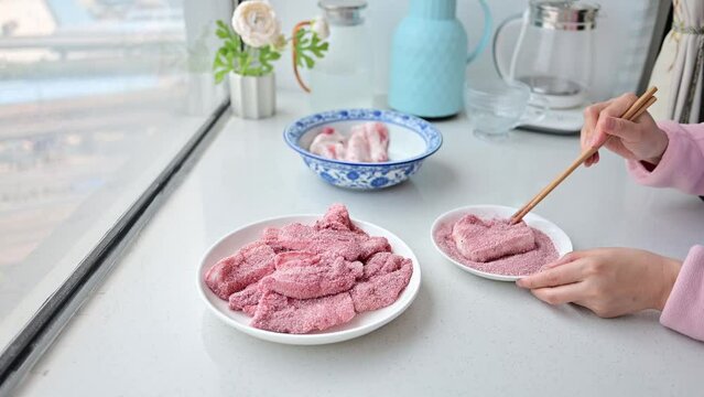 Hunan red flour steamed pork making process