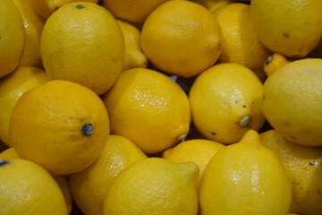 Pile of lemons in a supermarket 