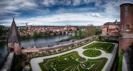 Les jardins de la Berbie sur les rives du Tarn au coeur d'Albi