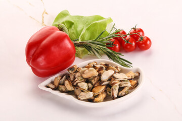 Marinated mussels in the bowl