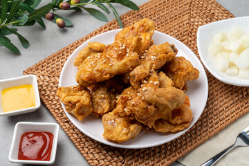 Fried, chicken, seasoning, duck, half-and-half, fried, chicken, Korean, mustard, sauce, radish, soy sauce, garlic,