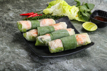Vietnamese Spring Roll with shrimps and vegetables