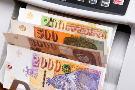 Macedonian denar in a counting machine