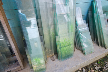 the remaining pieces of glass of different sizes are neatly arranged on the wall