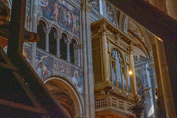 Gold pipe organ of the Parma Cathedral.