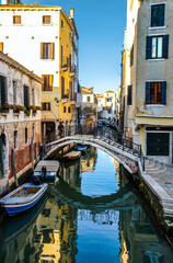 Ponte del Savio et plus loin le ponte Bembo sur le Rio de S. Zan Degola depuis le Ponte de Ruga Vecchia, Venise, Italie