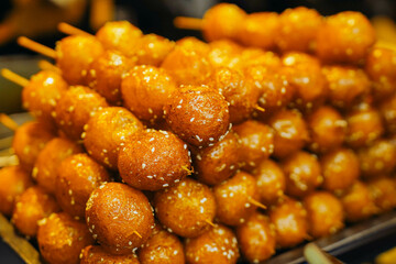 Fried sesame sweet sticky rice balls skewers - Tang You Guo Zi - Sichuan snack