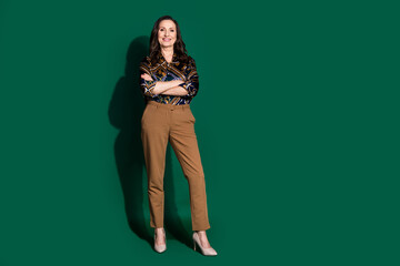 Photo of gorgeous charming senior lady wear trendy clothes crossed arms empty space isolated on green color background