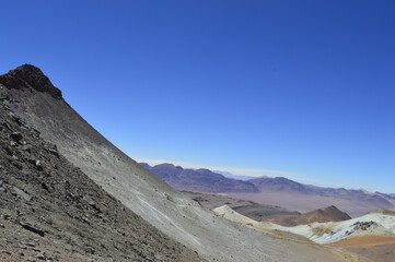 Céu azul no Deserto de Atacama no Chile