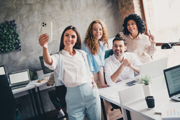 Photo of take selfie photo teamwork young people working together employees modern industrial open space style interior workplace