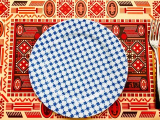 Minimalist Elegance: Empty Plate on Contrasting Table