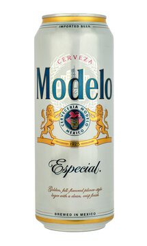 Modelo Especial lager beer, aluminum can. 25 fl oz. Hecho en Mexico.