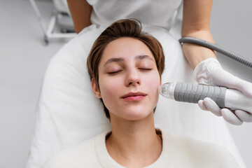A cosmetologist performs hydropiling in a beauty salon. Skin care.