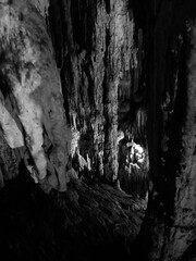 Estalactitas en cueva 