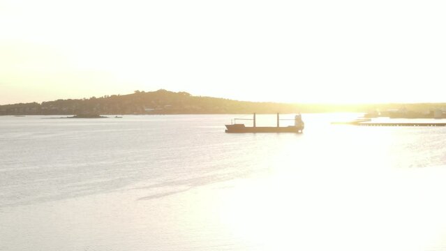 Ship en in the sunset 