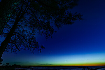 Fototapeta premium A beautiful sunset was reflected in the lake