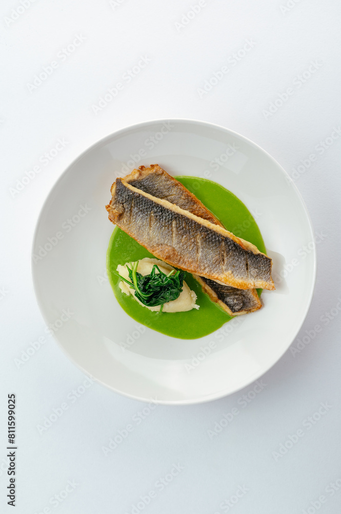 Poster grilled fish with vegetables and sauce