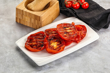 Griiled ripe red tomatoes snack