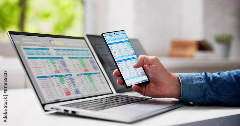 Leinwandbilder man using spreadsheet data