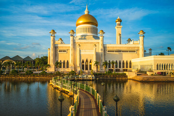 Fototapeta na wymiar Omar Ali Saifuddien Mosque located in Bandar Seri Begawan, Brunei Darussalam