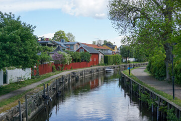 Obraz premium View of a canal through a small town