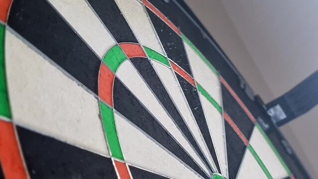 Dartpfeil trifft die zwanzig 
