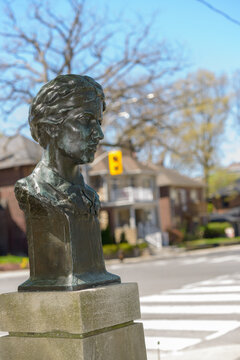 close-up of a portrait bust of Florence Wyle by Francis Loring, Loring - Wyle Parkette located at 276 St Clair Avenue East  at the northeast corner of Mt Pleasant Road in Toronto, Canada
