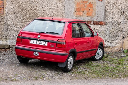 Rear view of red Czech Skoda Felicia GLX 1.6 car