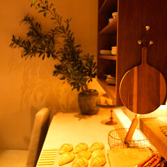 This is a photo taken in a caf é, with soft lighting, delicious pastries, and wooden utensils that look very warm.
