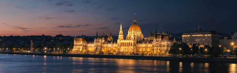 Fototapeta premium Hungarian Parliament building at night