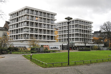 Wuppertal, Geschäftshäuser am Deweertschen Park