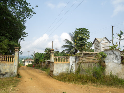 Entrance to Ro&ccedil;a Agostinho Neto, S&atilde;o Tom&eacute;