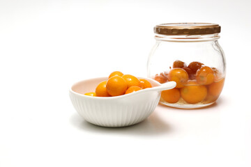 ガラス瓶にいれた金柑のハチミツ漬け