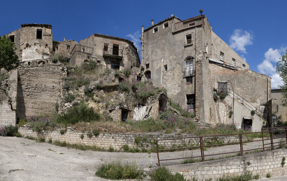 Calitri suffered a devastating earthquake in 1980 and has only been partially rebuilt. Image of the Old Town