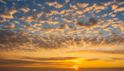 Fototapeta premium Cloudscape: Capturing the Beauty of Sky in Time-lapse Sunrise and Sunset