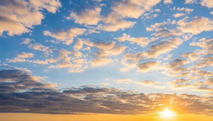 Obraz premium Cloudscape: Capturing the Beauty of Sky in Time-lapse Sunrise and Sunset