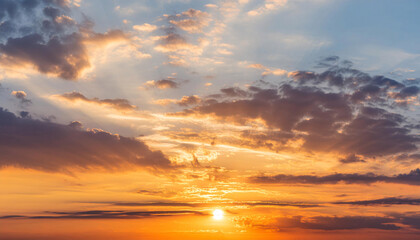 Fototapeta premium Cloudscape: Capturing the Beauty of Sky in Time-lapse Sunrise and Sunset