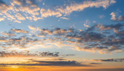 Fototapeta premium Cloudscape: Capturing the Beauty of Sky in Time-lapse Sunrise and Sunset