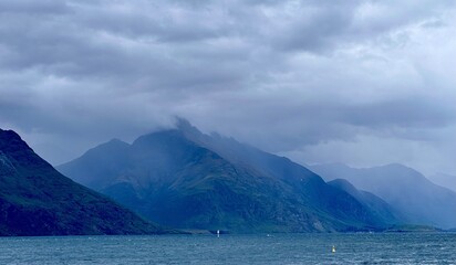 Obraz premium Misty Mountains on an Overcast Day