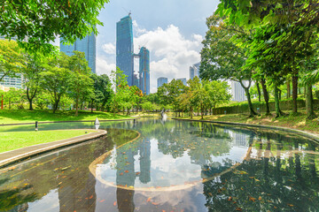 Fototapeta premium Scenic artificial lake in a green city park, Kuala Lumpur