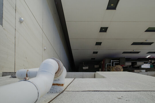 建物を見下ろす