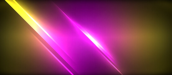 Obraz premium A vibrant purple and yellow light beam creates a striking visual effect against a dark background, reminiscent of neon art and electric blue patterns
