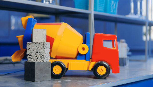 Control quality of sample concrete cube, Test of building materials in laboratory