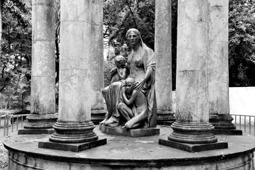 Queen Victoria statue, Veermata Jijabai Bhosale Udyan, Byculla Zoo, Mumbai, Maharashtra, India, Asia