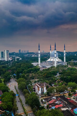 Naklejka premium beautiful view of mosque in malaysia.mosque is a holy place for muslim