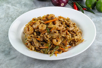 Pad thai - noodle with egg and prawn