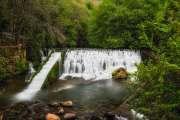 Salto de agua en el arroyo de Lois.