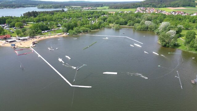 Wakepark am kleinen Bombachsee in Absberg in Mittelfranken