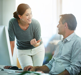 Obraz premium Coworkers, desk and talking in office together, discuss work and professional business people and coaching for project. Employees, planning and conversation for collaboration, research and working